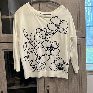 White and black sweater with 3/4 sleeves